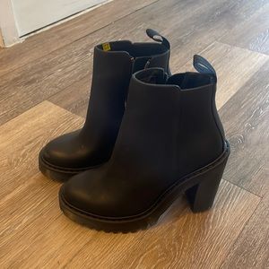 New never worn no box size 5 dr martens